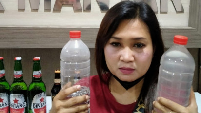 Wanita Penjaga Warung Kopi di Gresik Nyambi Jualan Miras, Digerebek Polisi