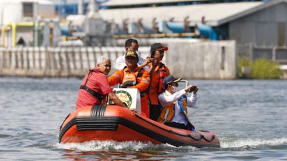 Ganjar Seberangi Laut untuk Cek Tanggul Jebol