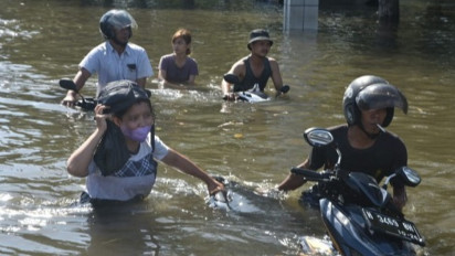 Fenomena Perigee Disebut Jadi Penyebab Banjir Rob di Semarang, Apa Itu?