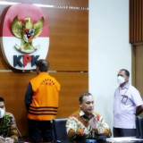 KPK Tahan Dua Tersangka Kasus Korupsi Helikopter AW-101