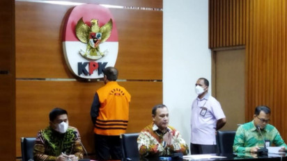 KPK Tahan Dua Tersangka Kasus Korupsi Helikopter AW-101