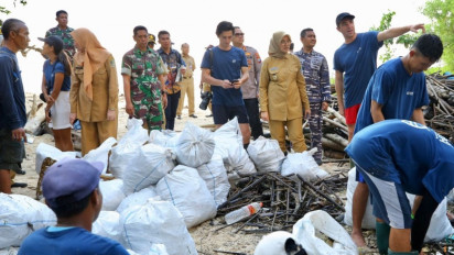 Miris, Pantai Alas Purwo Banyuwangi Dikepung Sampah Plastik
