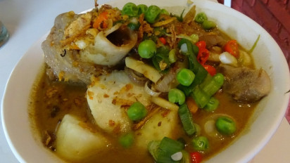 Sedapnya Kuah Santan Oseng Pedas Lontong Tetel di Wonosobo