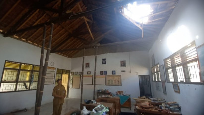 Atap Ambrol Siswa Belajar di Mushola, Bupati Kebumen Perintahkan Perbaikan