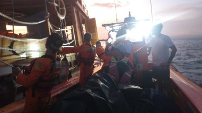 Kapal Wisata Angkut WNA Kandas di Pulau Medang Sumbawa