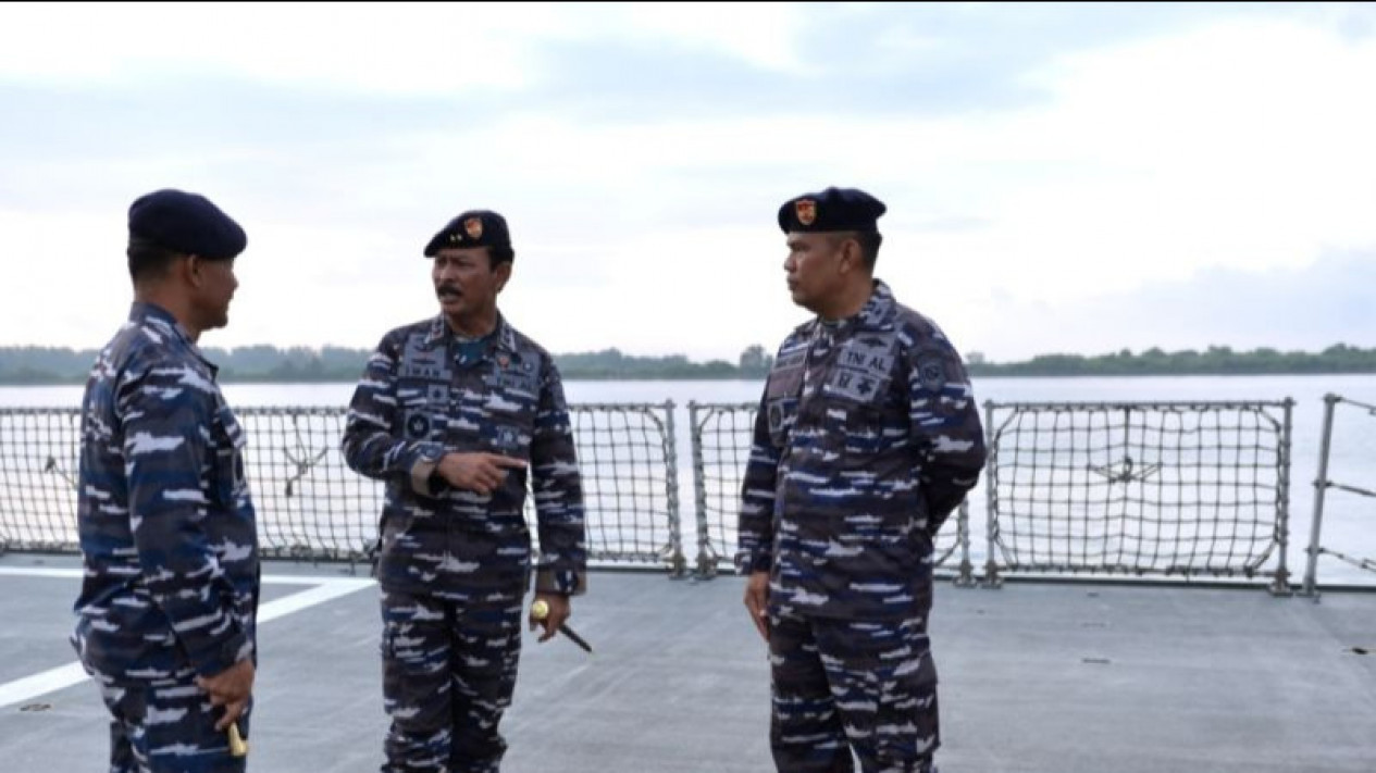 TNI AL Kerahkan Tiga Kapal Perang Jaga Perairan Bali
            - galeri foto