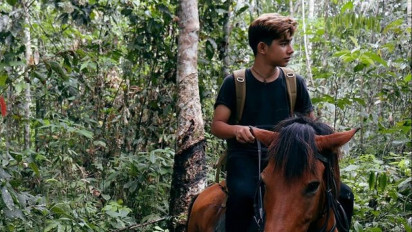 Begini Cerita Ekstrim Dan Unik Andrew Kalaweit Selama Di Hutan, Tarzan Masa Kini