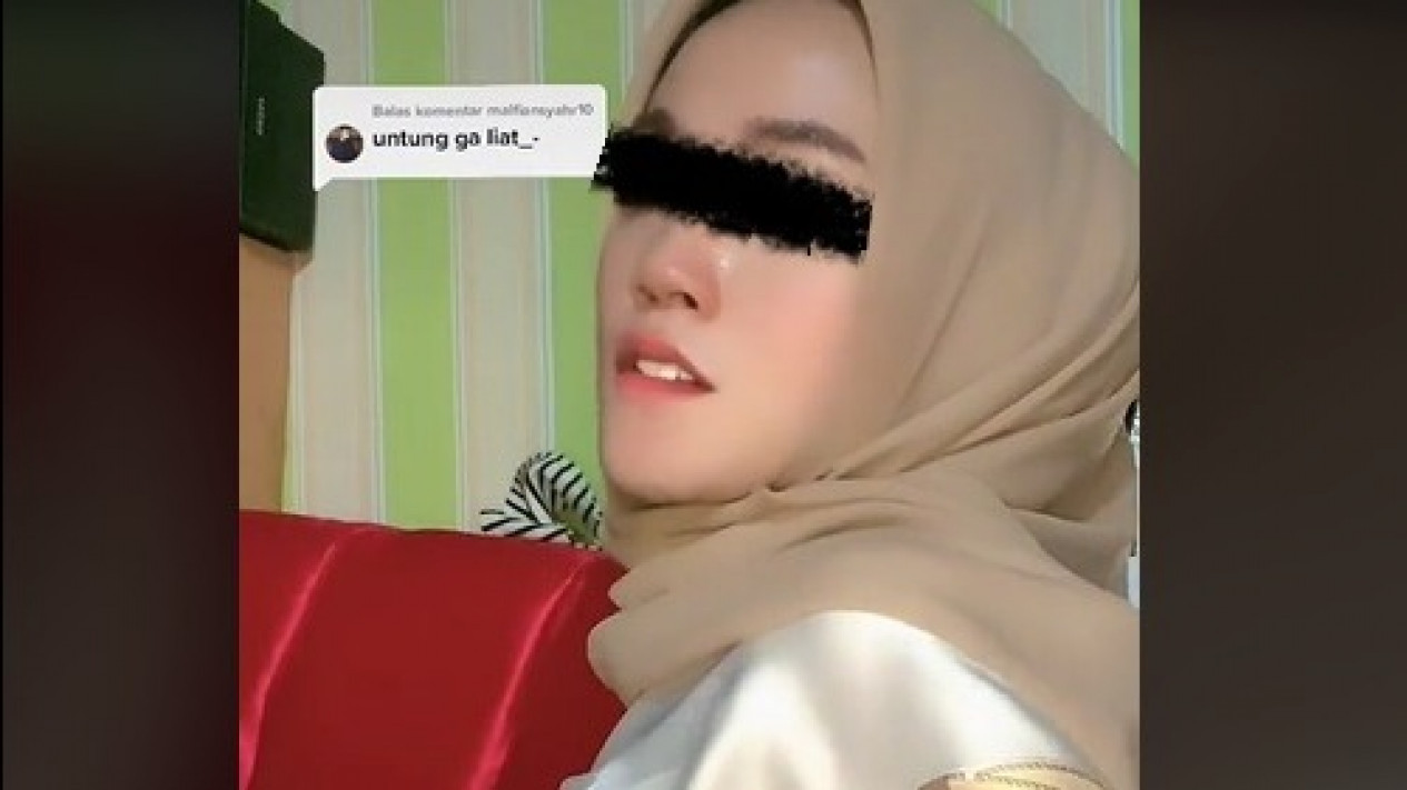 Wanita Berhijab Pamer Aurat & Joget Lincah di TikTok, Netizen Sarankan Istighfar
            - galeri foto