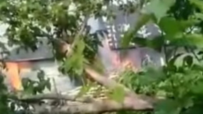 Bocah Ini Ucap Alhamdulillah Sekolahnya Kebakaran, Dia Langsung Nge-Vlog: Kebakaran Nih Gaes