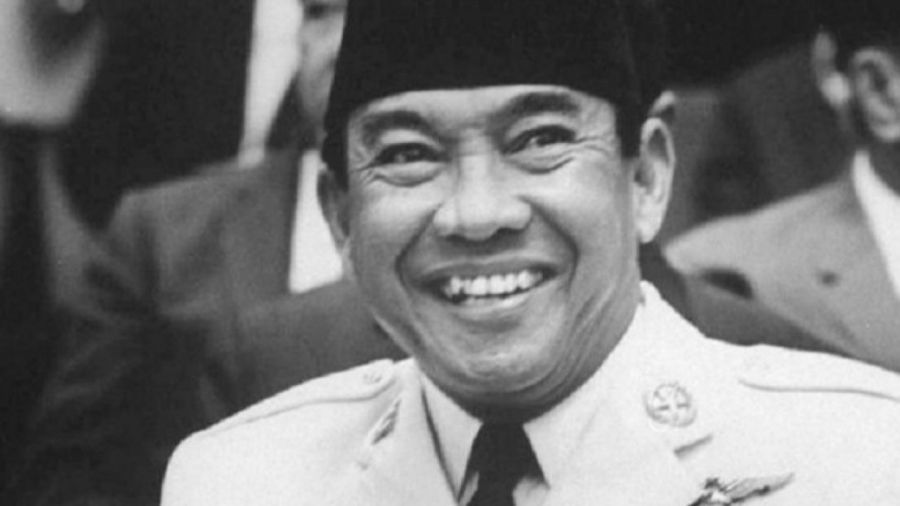 Soekarno Nikahi Siti Oetari tapi Tak Lakukan Hubungan Suami Istri, Soekarno Akui Tak Ada Hasrat
            - galeri foto
