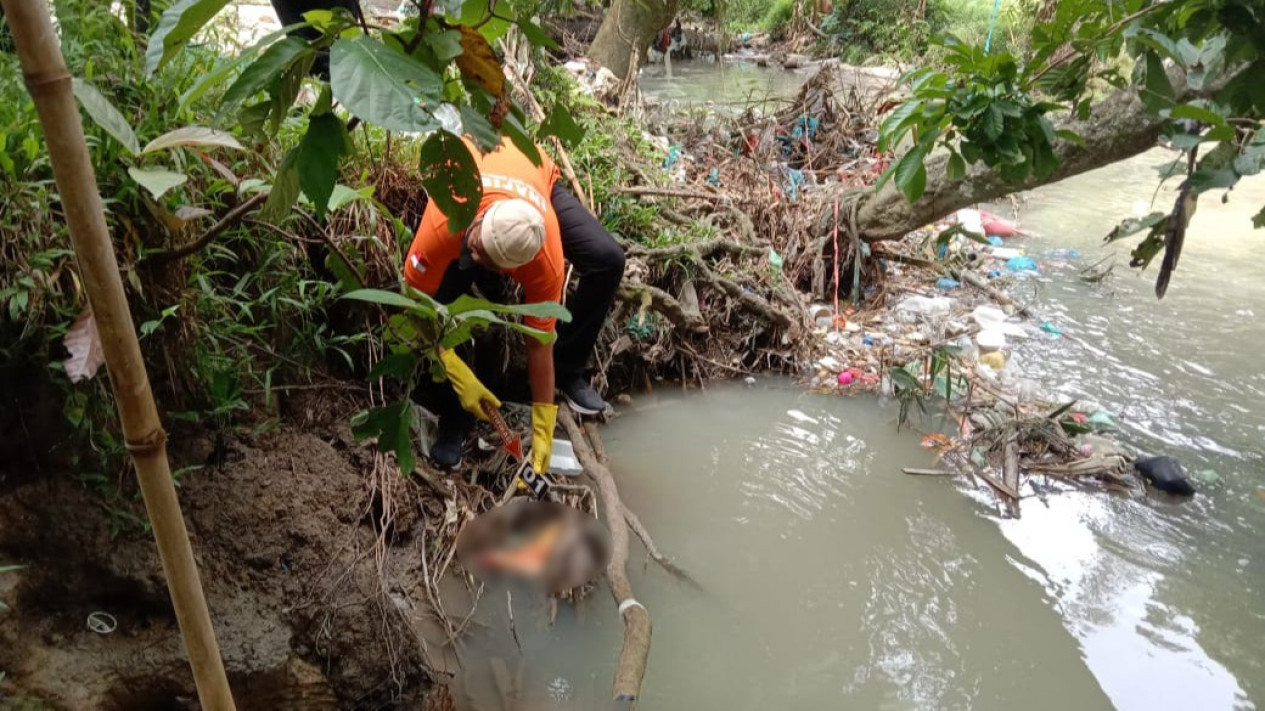 Warga Geger Temukan Potongan Kaki Manusia Mengambang di Aliran Sungai
            - galeri foto