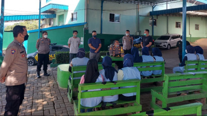 Larang Pakai Hijab di Pabrik, Karyawati di Sukabumi Mogok Kerja