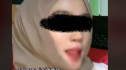Wanita Berhijab yang Pamer Aurat di TikTok Unggah Video Permintaan Maaf