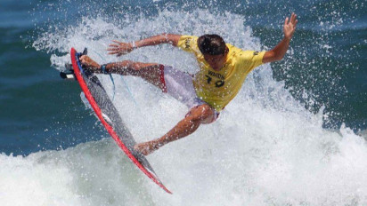 Rio Waida Bersaing Dengan Peringkat Satu Liga Selancar Dunia di Babak Pembuka G-Land