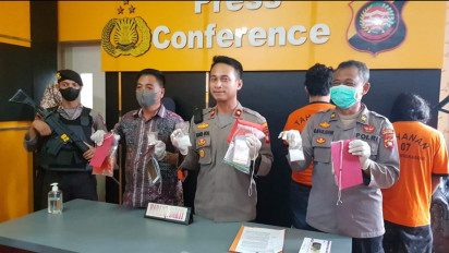 2 IRT Diringkus Polisi Usai Ketahuan Melakukan Penyelundupan Sabu di Polres Singkawang