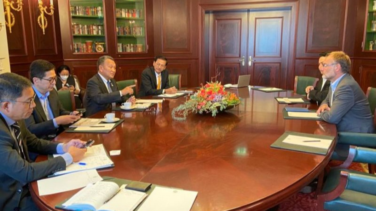 Menteri ESDM Ajak Investor Asing Tanamkan Modal di Indonesia
            - galeri foto