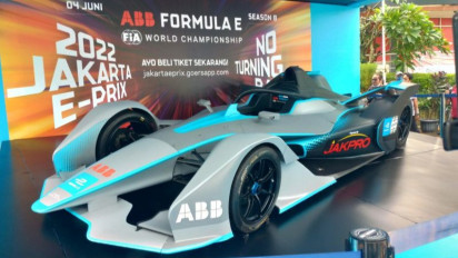 Jakpro Pajang Replika Mobil Formula E di Bundaran HI