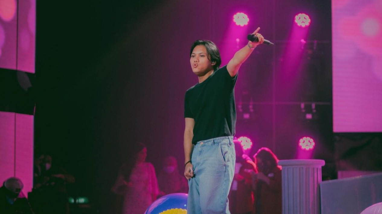 Penonton Pingsan Saat Konser, Ini Sikap Rizky Febian
            - galeri foto