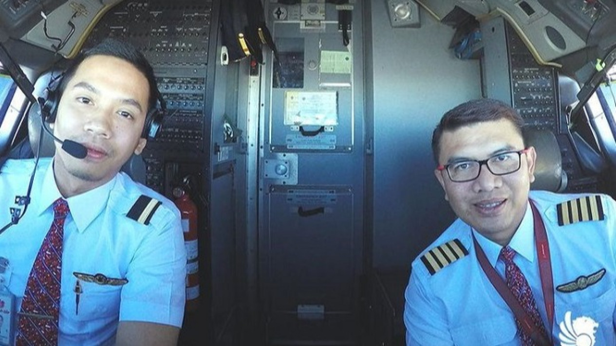 Usai Video Perselingkuhan Pilot Ricko dan Pramugari Viral, Netizen: Pecat Saja
            - galeri foto