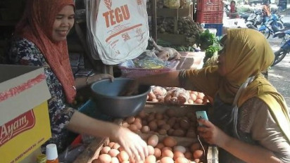 Harga Telur Meroket, Omzet Pedagang Turun 60 Persen
