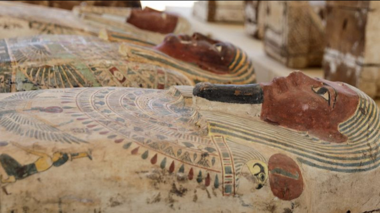 Ratusan Mumi & Harta Karun Ditemukan di Makam Mesir Kuno
            - galeri foto