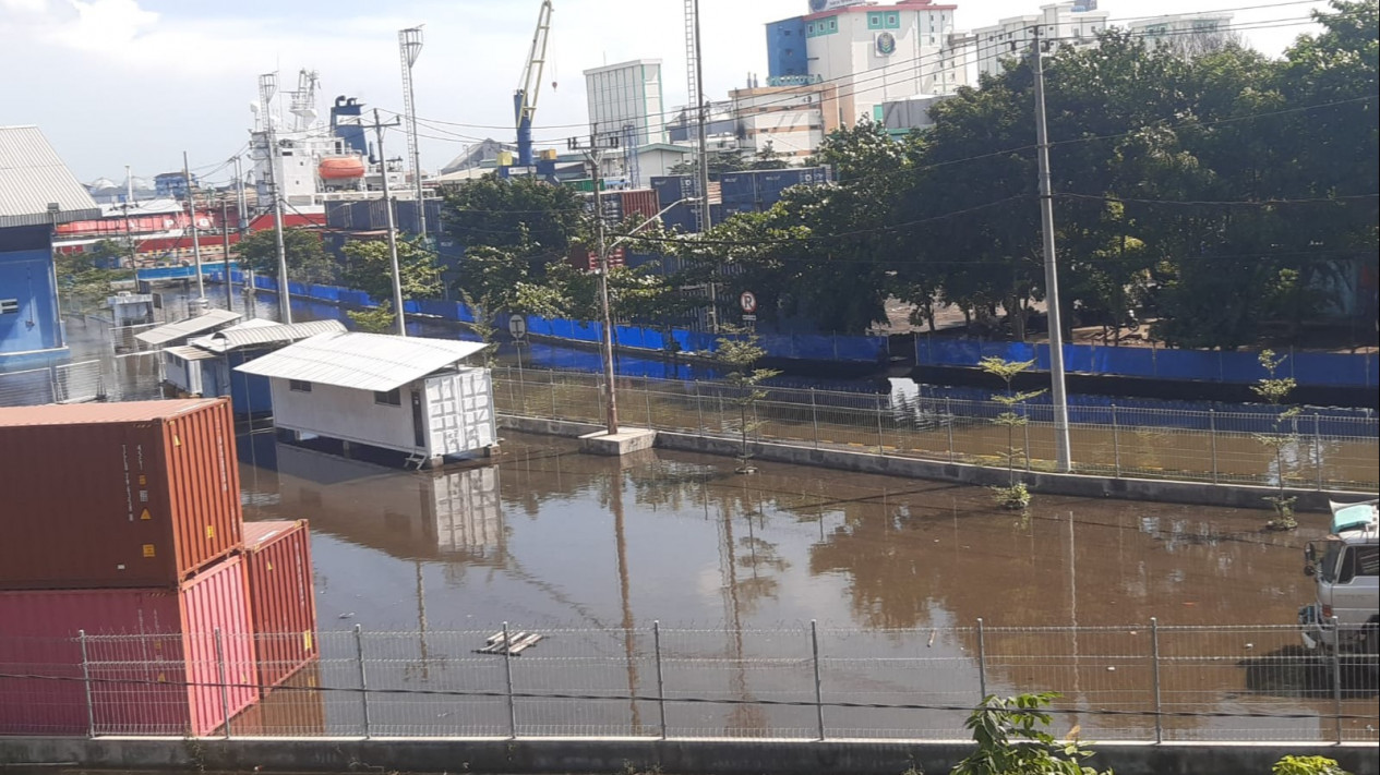 Pemulihan Arus Logistik, Bea Cukai Tanjung Emas Maksimalkan Layanan 24 Jam
            - galeri foto