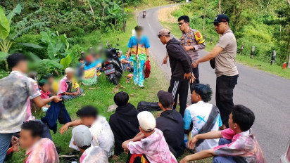 Temukan Sajam, Polisi Hentikan Konvoi Puluhan Pelajar SMK di Sukabumi