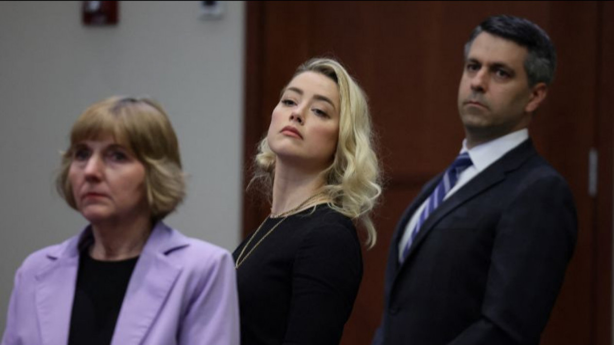 Johnny Depp Menang di Persidangan Lawan Amber Heard
            - galeri foto