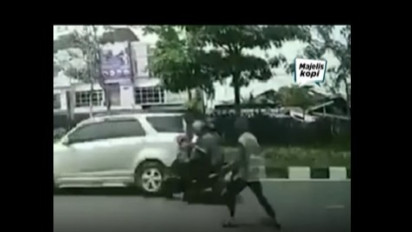 Aksi Heroik, Tukang Parkir Hentikan Jambret dengan Tendangan Maut Dipuji "Real Hero" oleh Netizen
