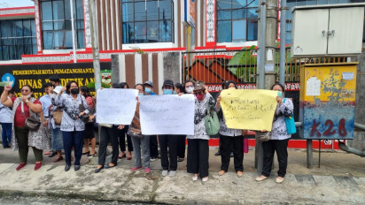 Dana Sertifikasi Tak Kunjung Cair, Ratusan Guru Geruduk Kantor Dinas Pendidikan Kota Pematangsiantar