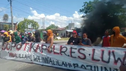 Ratusan Warga di Luwu Utara Blokade Jalan Trans Sulawesi, Desak Kapolres Dicopot