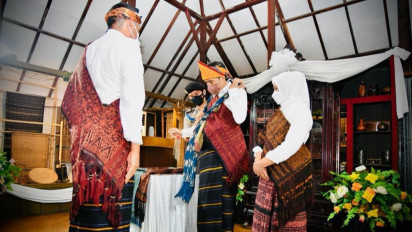 Jokowi Terima Gelar Adat Mosalaki Ulu Beu Eko Bewa, Apa Artinya?