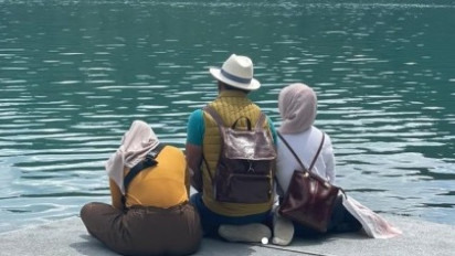 Ridwan Kamil, Atalia, dan Adik Emmeril Duduk Lemas Sambil Pandangi Sungai Aare Tanpa Eril di Samping Mereka