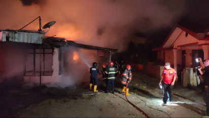 Ditinggal ke Masjid, Rumah dan Bengkel Ludes Terbakar