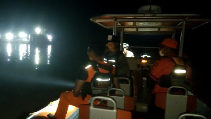 Sebuah Perahu Ces Pengangkut Sawit Terbalik Dihantam Gelombang,  Satu Orang Hilang