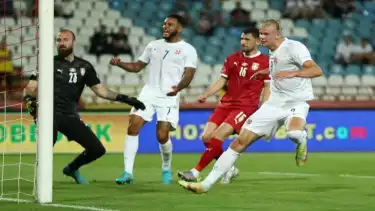 Pemain Norwegia Erling Haaland saat Mencetak Gol ke Gawang Serbia