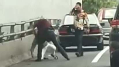 Polisi Tangkap Pelaku Pemukulan dari Mobil Berpelat RFH di Tol Dalam Kota