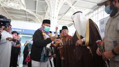 Liputan Khusus Haji 2022: Kloter Embarkasi Solo Mendarat Pertama di Madinah, Jemaah Ucapkan Syukur