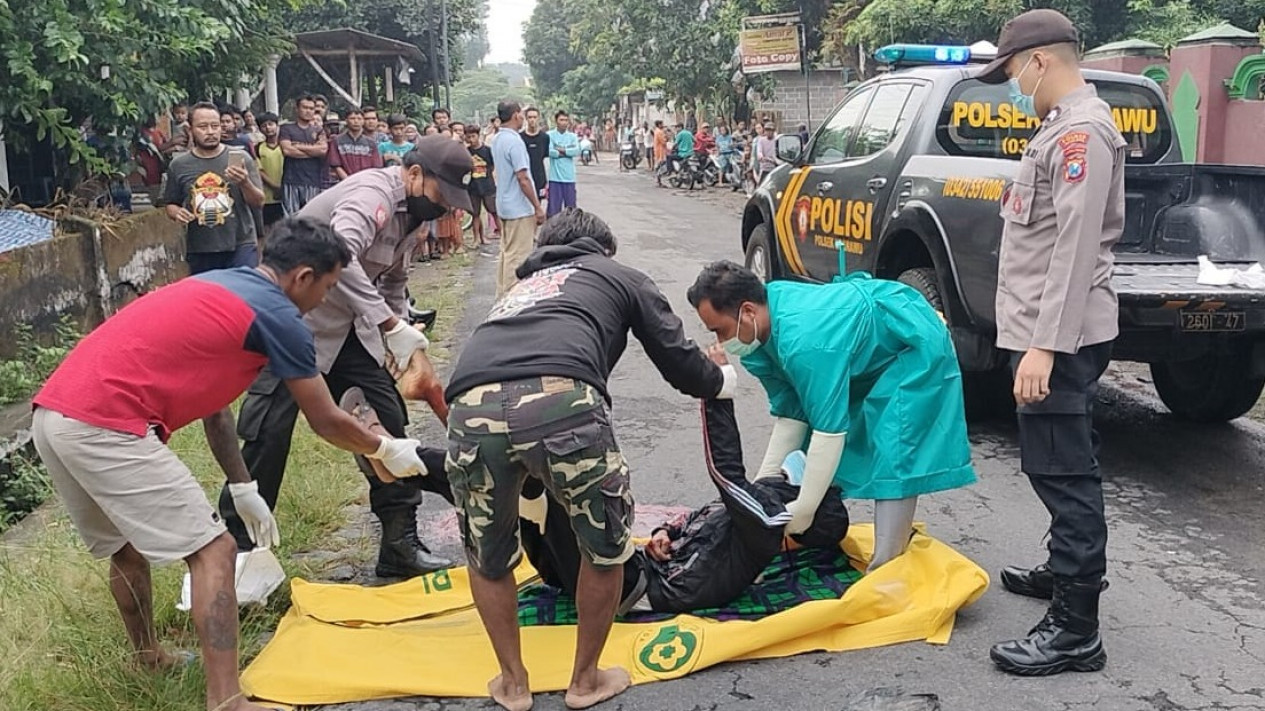 Terjatuh Akibat Hindari Ayam, Pemotor di Blitar Meninggal
            - galeri foto