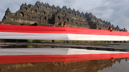 Orang Umum Bayar Rp750 Ribu,  Khusus Pelajar Naik ke Atas Candi Borobudur Cuma Rp5.000
