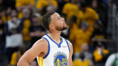 Kalah Game 1, Stephen Curry Yakin Warriors Bisa Bereaksi Positif di Gim 2 Final NBA