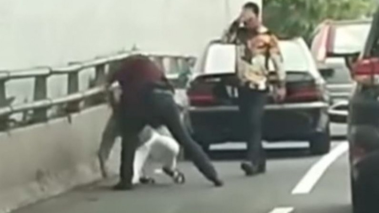 Pemuda Pejuang Bravo Lima Klarifikasi soal Insiden Ali Fanser di Tol Dalam Kota
            - galeri foto