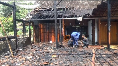 Diduga Korsleting Listrik, Rumah Janda di Ngawi Ludes Terbakar
