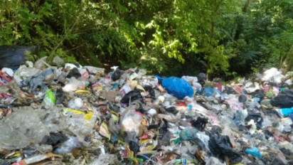 Diam-Diam Truk Pengangkut Sampah Buang "Isinya' di Taman Nasional Kerinci Seblat