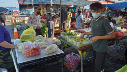 Jelang Hari Raya Galungan, Polisi di Tabanan Cek Ketersediaan Sembako di Sejumlah Pasar