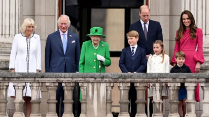 Ratu Elizabeth Tersentuh Dengan Banyaknya Orang yang Hadir Selama Acara Platinum Jubilee