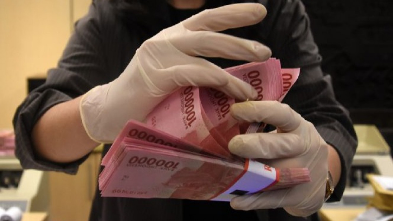 Nilai Tukar Rupiah Awal Pekan Parkir di Zona Merah Melemah 13 Poin atau 0,09 Persen ke Posisi Rp14.446 per Dolar AS
            - galeri foto