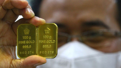 Emas Tergelincir Terseret Penguatan Dolar di Tengah Kenaikan Imbal Hasil Obligasi AS