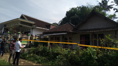 Nenek di Malang Tewas di Rumahnya, Cucu Alami Luka Bacok. Diduga Korban Pembunuhan