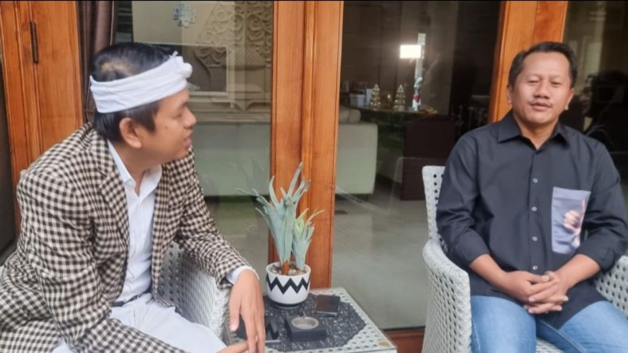 Joko Suranto "Crazy Rich Grobogan" Jelaskan Alasan Mensponsori Formula E
            - galeri foto